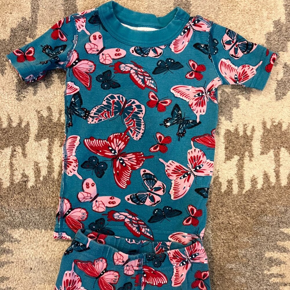 Hanna Andersson short john pajama set.  Great used condition. Size 100cm US 4